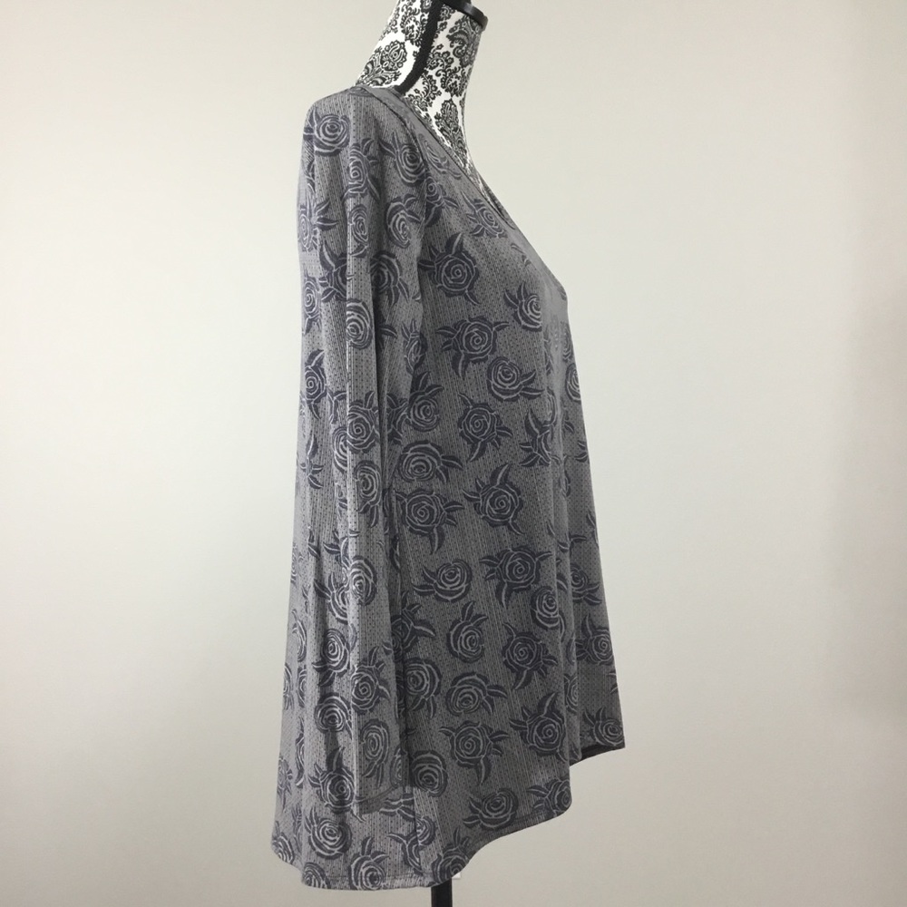 LulaRoe Simply Comfortable Rose Print Long Sleeve High Low Top L - Picture 8 of 13